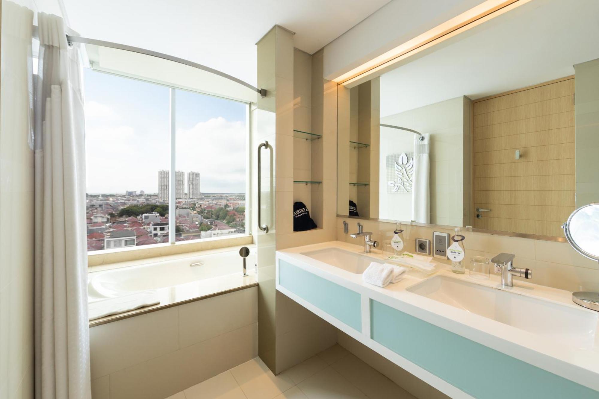 Doubletree By Hilton Jakarta Kemayoran Экстерьер фото